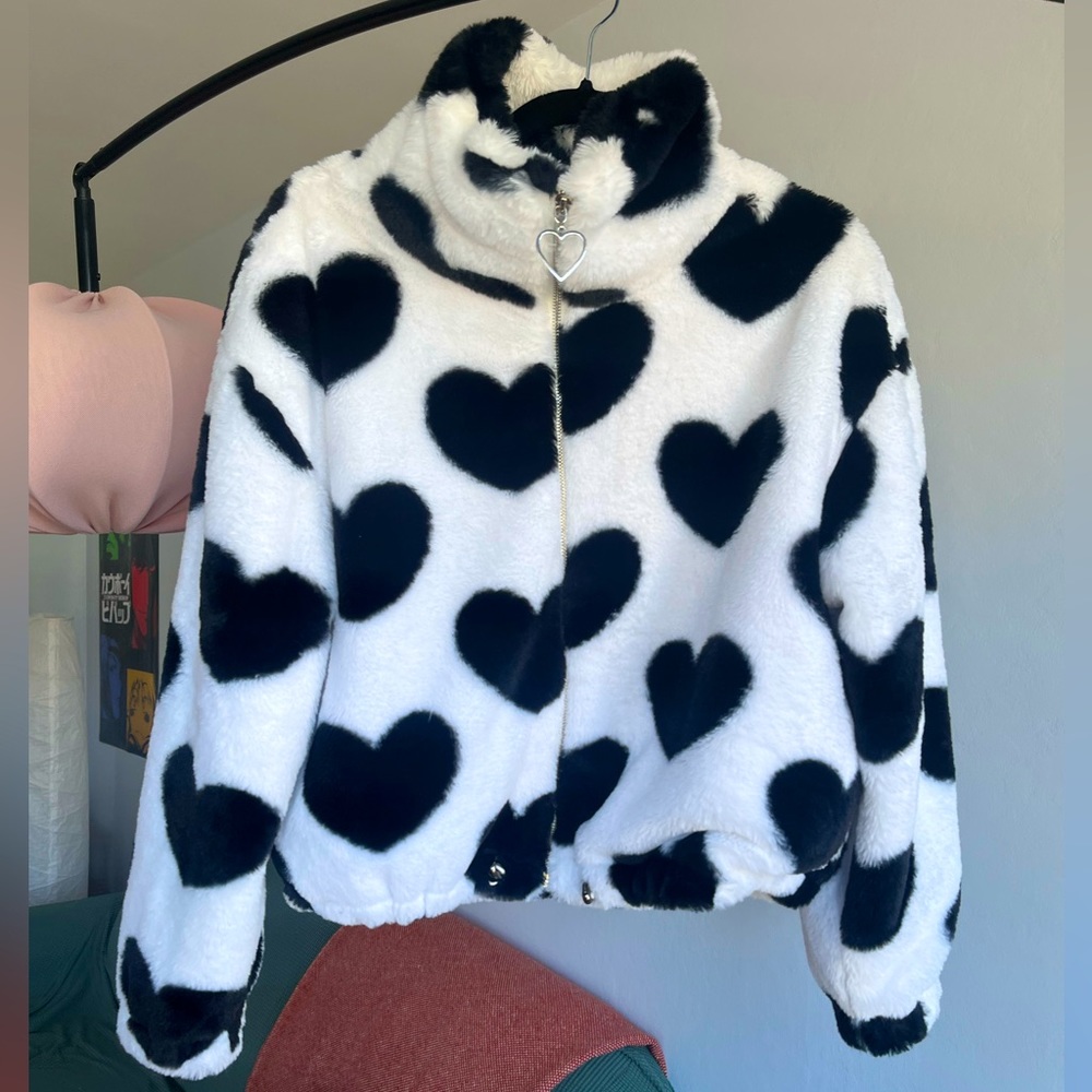 Fuzzy heart jacket 🤍